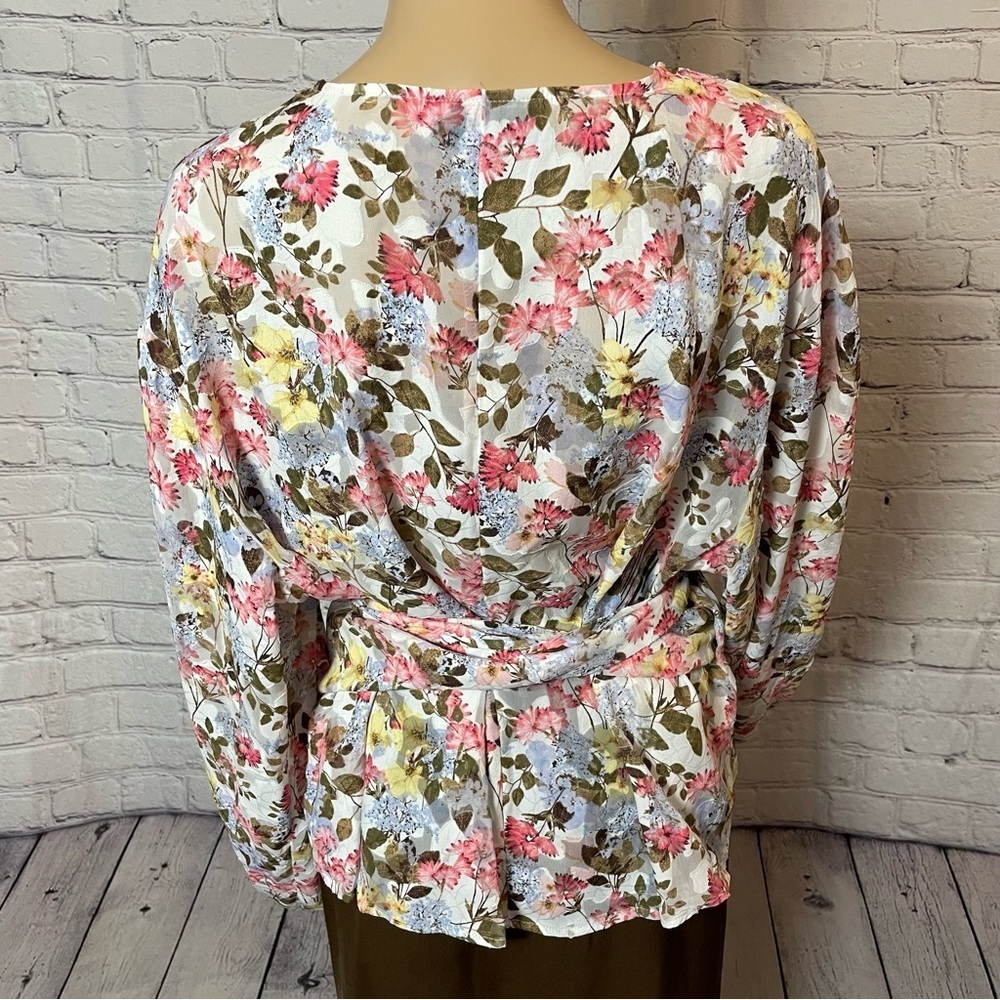 New Lane Bryant Classic Crop Sheer Full-Wrap Floral Long Sleeve Top Size 20 - Picture 4 of 10
